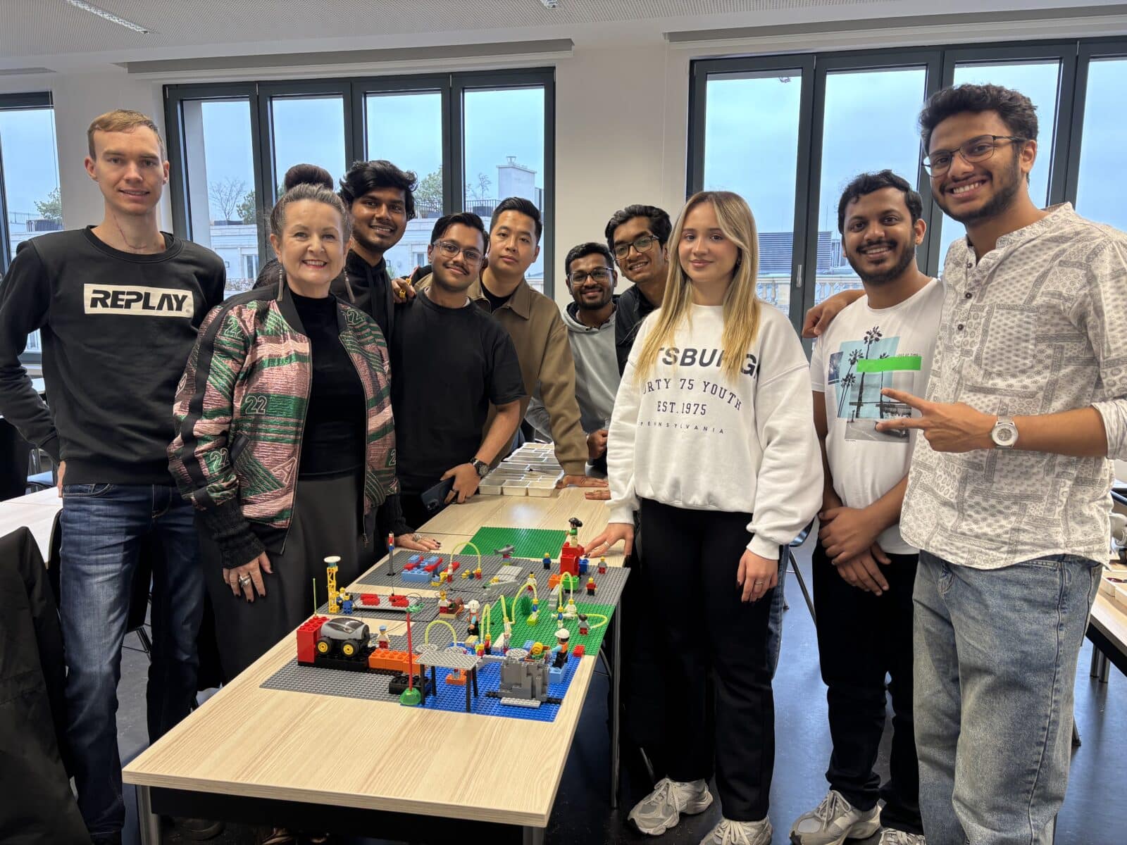 Gruppenfoto aus dem LEGO® SERIOUS PLAY®-Workshop