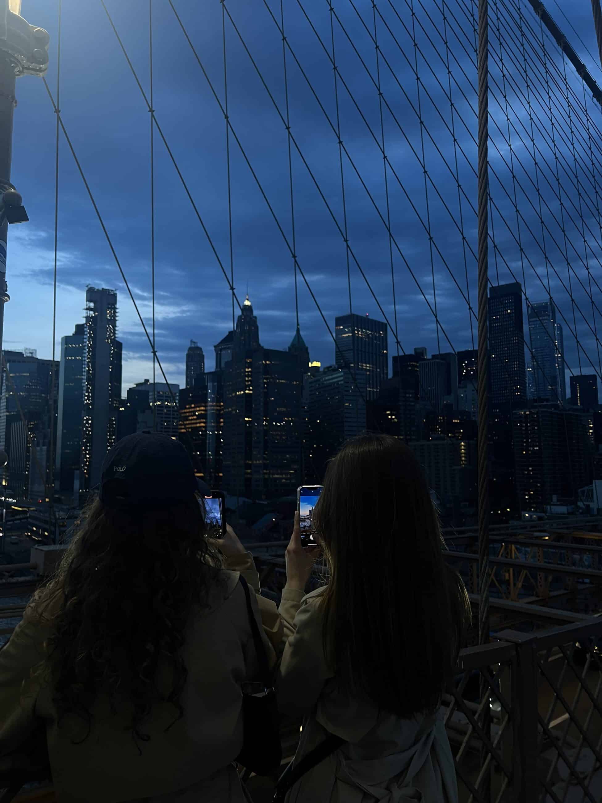 Skyline von New York bei Nacht